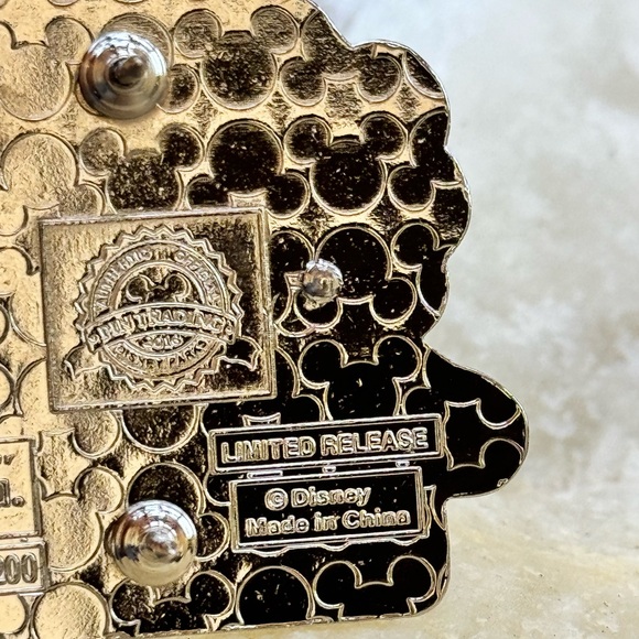 Limited Release/Disneyland 1/2 Marathon Weekend 2016 Mickey & Pluto Pin Trading - Picture 6 of 8